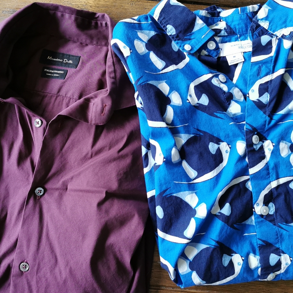 lot of 2 Men's Button Down Collared Shirts - (M)